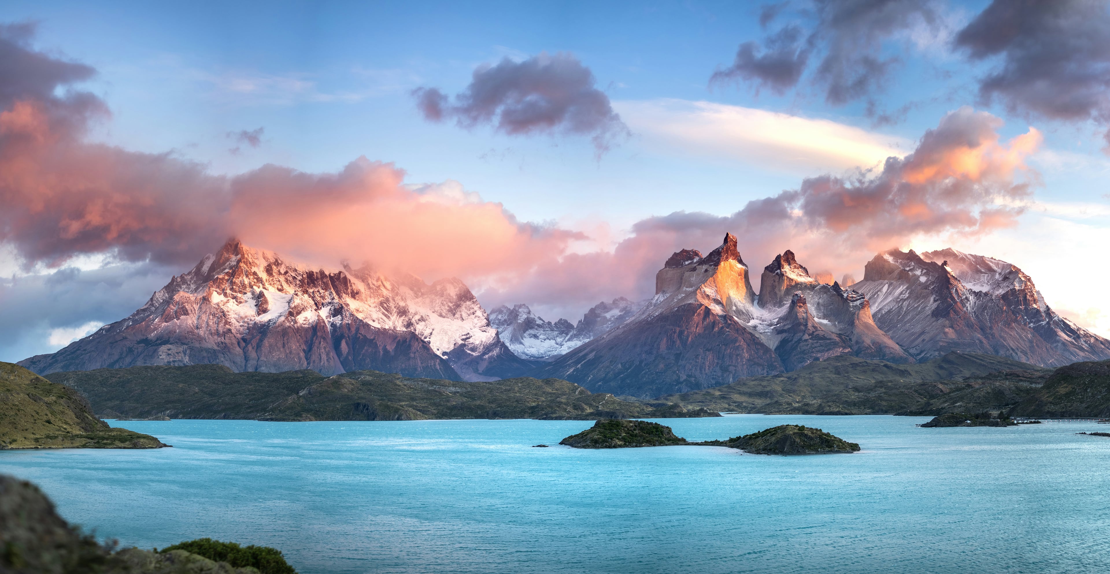 Torres del Paine dramatic peaks
